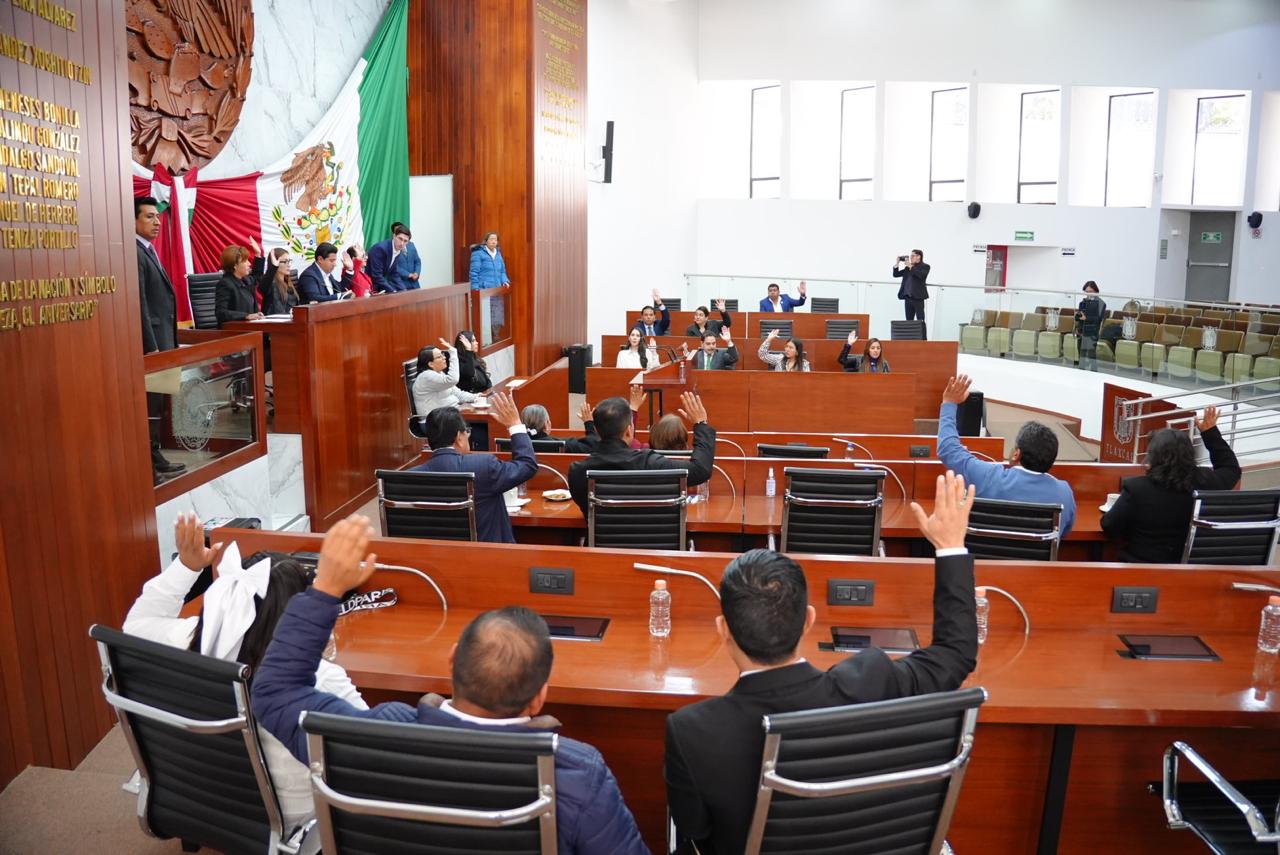 Congreso aprueba convocatoria para reconocer a docentes con 50 años de servicio